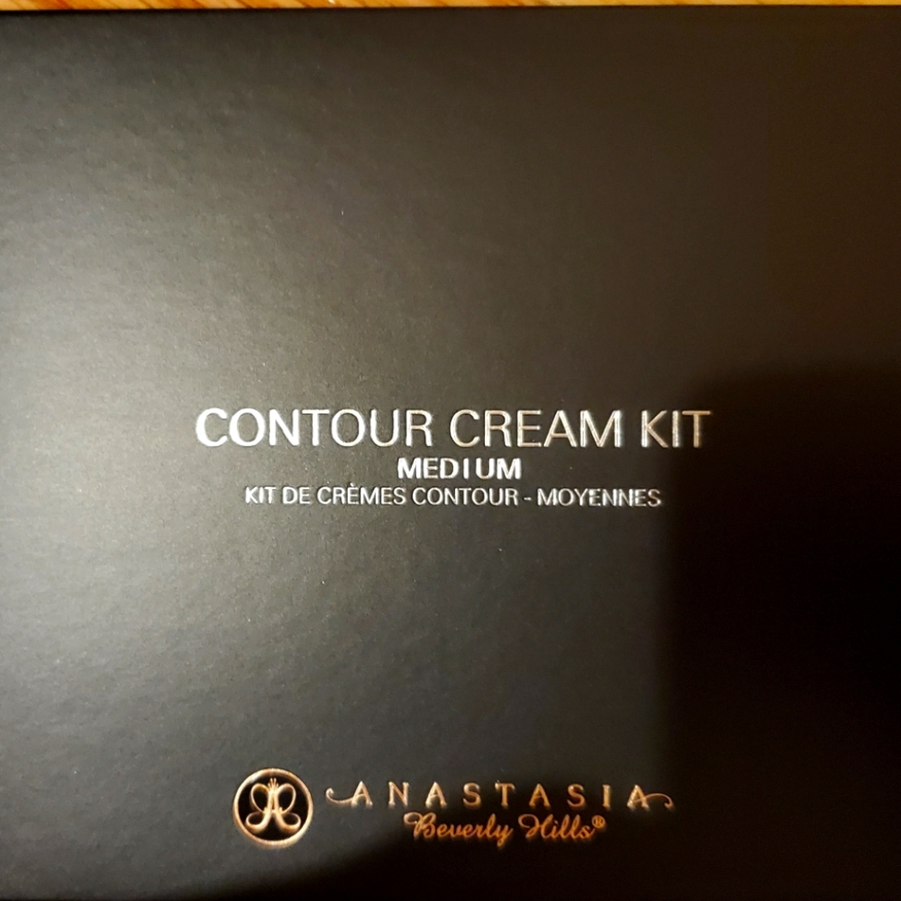 Anastasia Beverly Hills- Contour Pallet- Medium tone